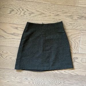 Aritzia Wilfred classic mini skirt (with pockets)